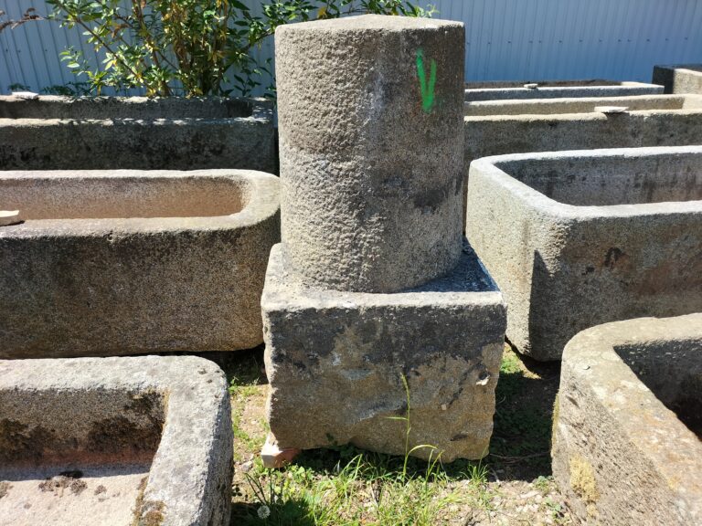 Socle pierre blanche